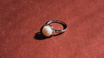 Noira Pearl Ring